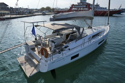 Charter Sailboat Beneteau Oceanis 46.1 Alimos