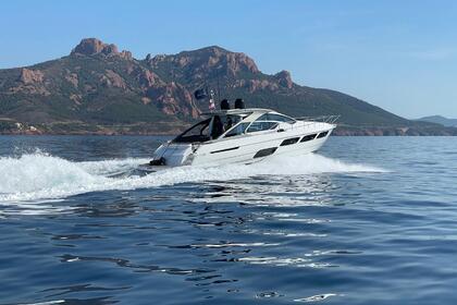 Noleggio Yacht a motore Pershing X5 Saint-Raphaël