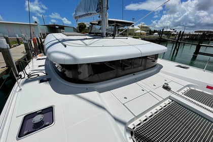 Charter Catamaran Lagoon-Bénéteau Lagoon 42 - 4 + 2 cab. Marsh Harbour