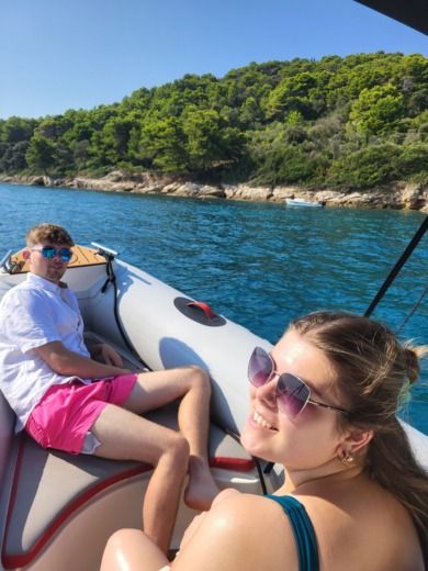 Zadar RIB Bura 5.7 Step alt tag text