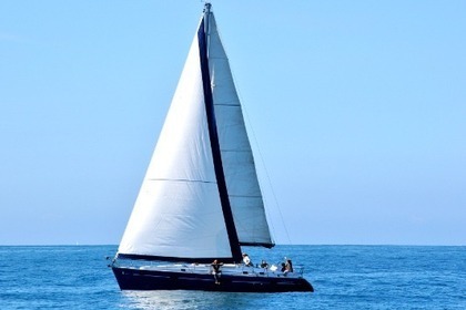 Charter Sailboat BENETEAU OCEANIS 411 Granville