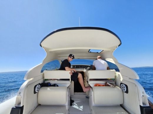 Split Motorboat Lomac Airone 40 alt tag text