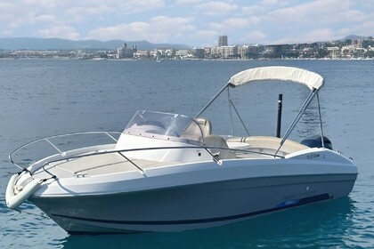 Charter Motorboat Beneteau Flyer 6.5 Sundeck Saint-Raphaël