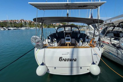 Hire Sailboat Bavaria Yachtbau Bavaria Voyager 45 Pula