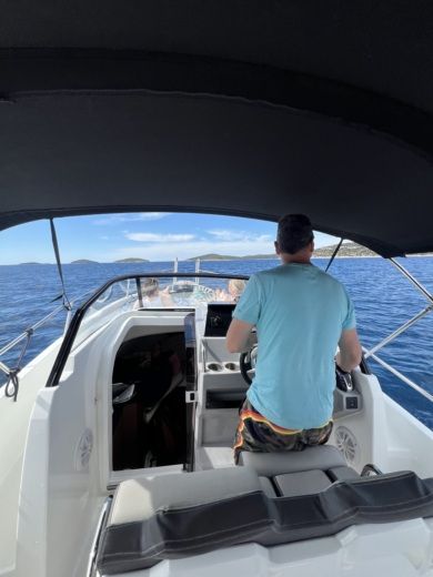 Vodizze Motorboat Jeanneau Cap Camarat 7.5 WA alt tag text