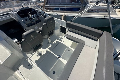 Location Bateau à moteur JEANNEAU CAP CAMARAT 7.5 Cogolin