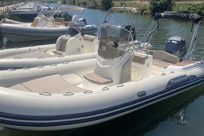 Rental RIB Capelli 690 tempes Hyères