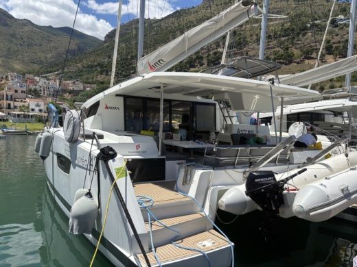 Castellammare del Golfo Catamaran Fountaine Pajot Astréa 42 alt tag text