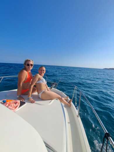 L'Hospitalet de l'Infant Motorboat Beneteau Antares 710 alt tag text