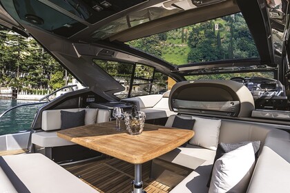 Location Yacht à moteur Cranchi M44 Ht Beaulieu-sur-Mer