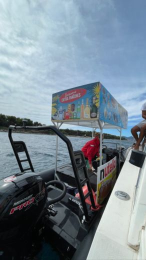 Mandelieu-La Napoule Motorboat Fairline Targa alt tag text