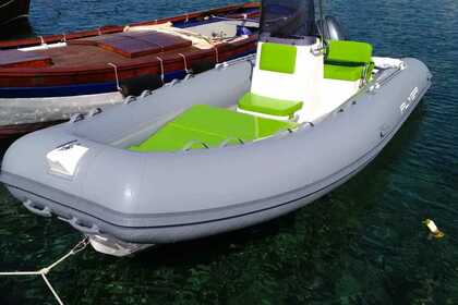 Hire Boat without licence  Flyer 550 La Maddalena