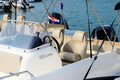 Charter Motorboat QUICKSILVER 555 Open Vrsar