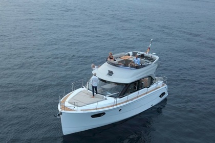 Charter Motorboat BAVARIA E40 FLY Punat