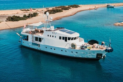 Charter Motorboat Private 2002 Göcek