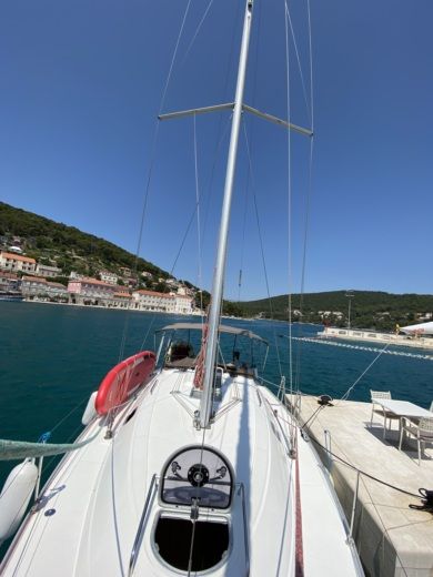 Općina Omiš Sailboat DUFOUR gib sea 37 alt tag text