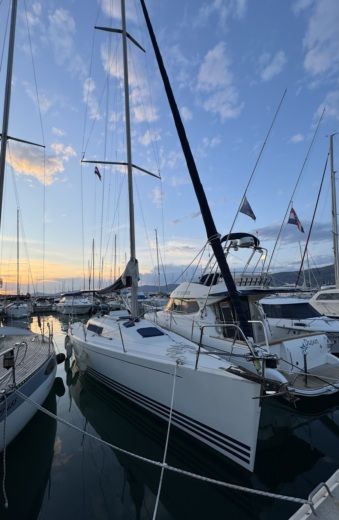 Split Sailboat X-yachts X-35 alt tag text