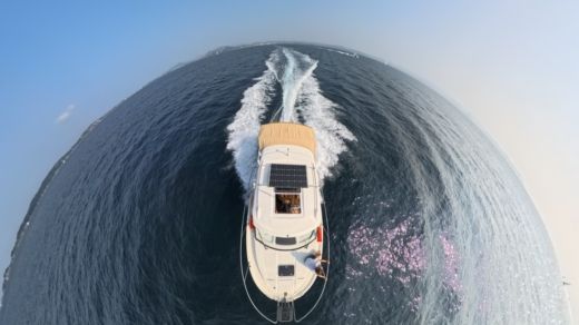 Hyères Motorboat Beneteau Antares 8 ob alt tag text