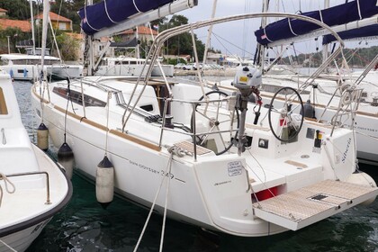 Rental Sailboat JEANNEAU Sun Odyssey 349 Siberia Šolta