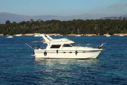Verhuur Motorboot Fairline 40 Fly Cannes