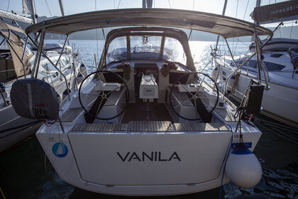 Hire Sailboat Dufour Yachts Dufour 360 GL - 3 cab. Mali Losinj