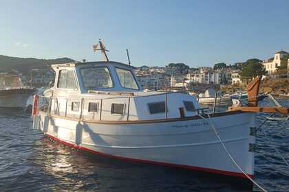 Charter Motorboat Menorquin Conquistador 43 Cadaqués