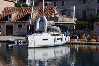 Charter Sailboat Jeanneau Sun Odyssey 440 Tribunj