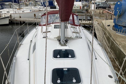 Charter Sailboat Beneteau 311 Poole Harbour