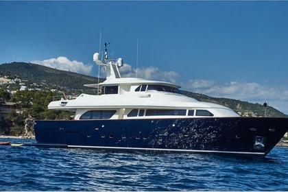 Hyra båt Motorbåt Ferreti Navetta Custom Line Turkiet