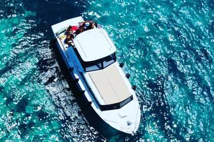 Noleggio Barca a motore Chris Craft Commander 31 La Maddalena