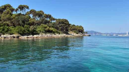 Antibes Motorboat Beneteau Flyer 7 sundeck alt tag text