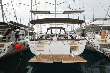 Miete Segelboot Dufour Yachts Dufour 530 - 5 + 1 cab. Trogir