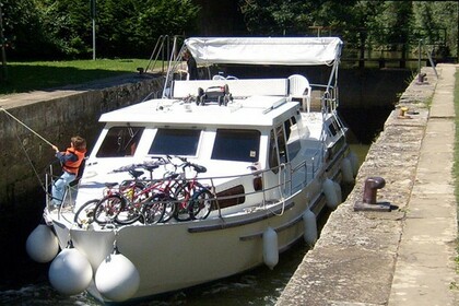 Charter Houseboat America 43 Savoyeux