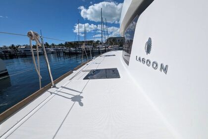 Hire Catamaran LAGOON 52 F Nassau