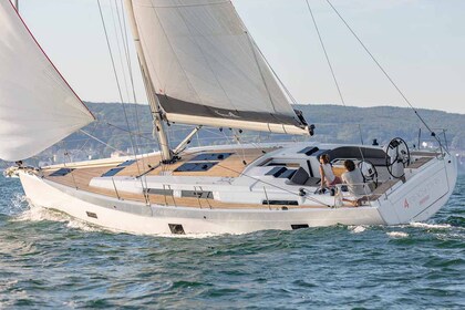 Charter Sailboat Hanse Yachts Hanse 458 Punat