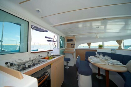 Charter Catamaran Lagoon 380 S2 Tahiti