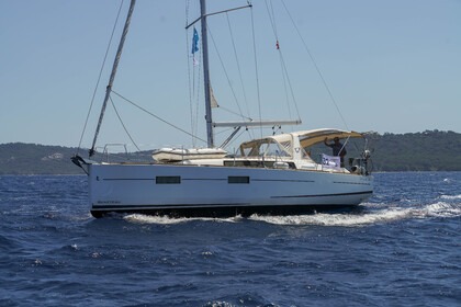 Charter Sailboat Beneteau Oceanis 38.1 Toulon