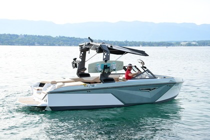 Hire Motorboat Correct Craft Super air nautique S21 Geneva