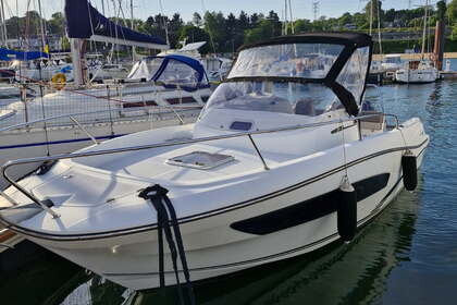 Hire Motorboat Jeanneau Cap Camarat 7.5 Wa Brest