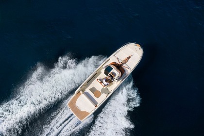 Hire Motorboat Invictus CX 280 Monaco