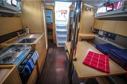 Rental Sailboat Beneteau Oceanis 38 Pomer