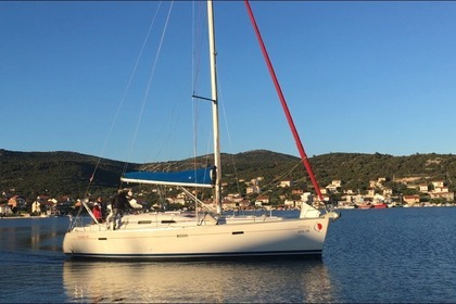 Hire Sailboat BENETEAU OCEANIS 393 Vinišće