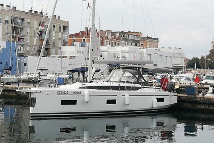 Hyra båt Segelbåt  Bavaria C38 (2 heads) Zadar