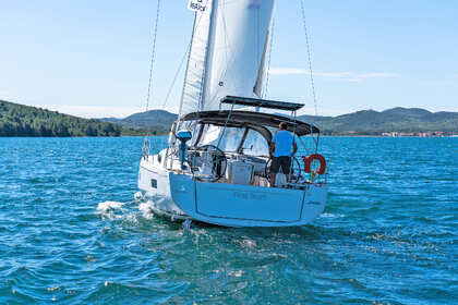 Hire Sailboat Bénéteau Oceanis 40.1 - 3 cab. Skradin
