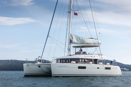 Charter Catamaran Lagoon-Bénéteau Lagoon 560 S2 - 5 + 1 cab. Trogir