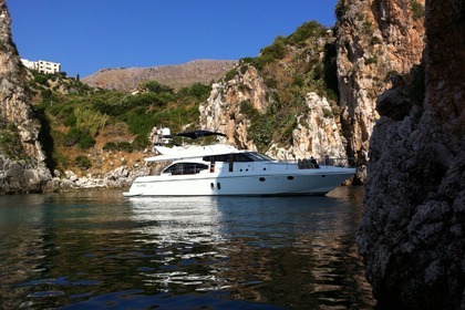 Hire Motorboat Guy Couach 195 Grimaud