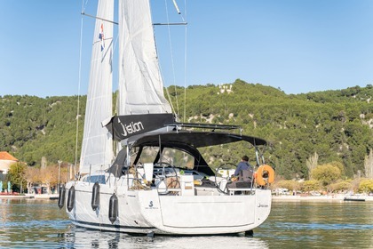 Charter Sailboat Bénéteau Oceanis 37.1 Skradin