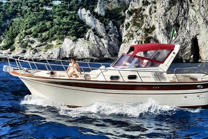 Location Bateau à moteur Fratelli Aprea Sorrento 32 Capri