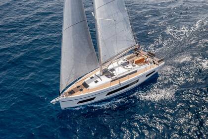 Hire Sailboat Dufour Yachts Dufour 41 Old Port of Marseille