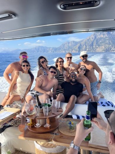 Amalfi Motorboat Invictus TT 420 alt tag text